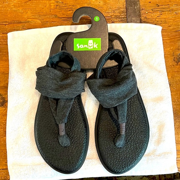 Sanuk Women’s Sandals size 8 - Picture 1 of 2